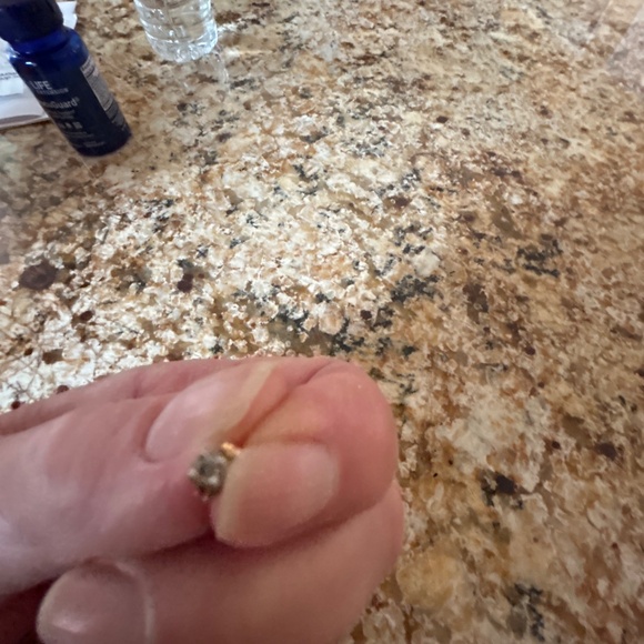 14kt white gold diamond stud - Picture 2 of 2